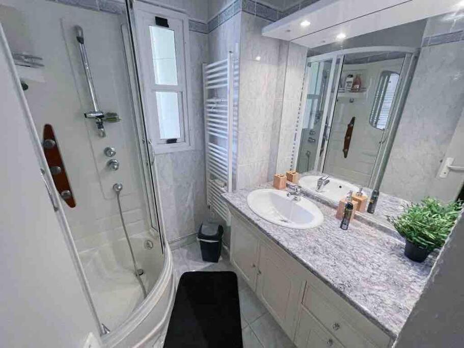 Appartement Spacieux Avec Parking Gratuit Sète Dış mekan fotoğraf